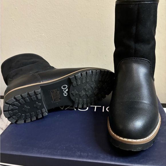 Black Nautica boots with faux fur/sherpa inside; very warm and comfortable - Picture 4 of 15